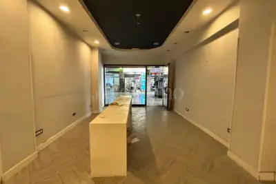 Negozio in vendita, Via Tuscolana, Roma