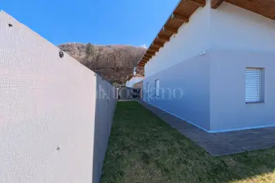 Villa in vendita, Via Dei Motti, Marchirolo