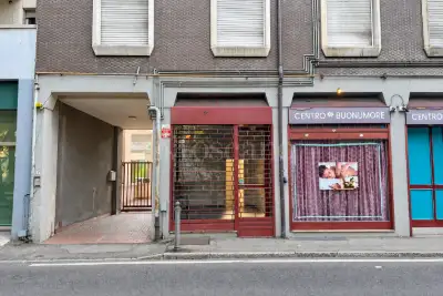 Negozio in affitto, Viale Varese, Como