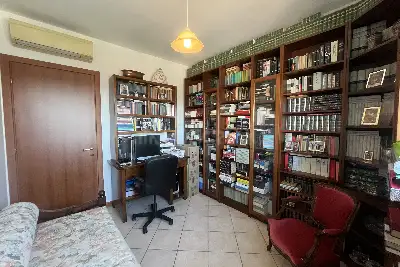 Casa in vendita, Piazza Tirana , Milano