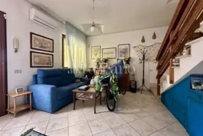 Villa Plurifamiliare in affitto, Via dei Lecci, Anzio