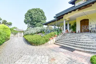 Villa in vendita, Via Edmondo De Amicis, Fino Mornasco