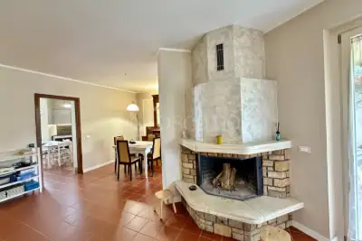 Villino a Schiera in vendita, Via D. Alighieri, Monticelli Brusati