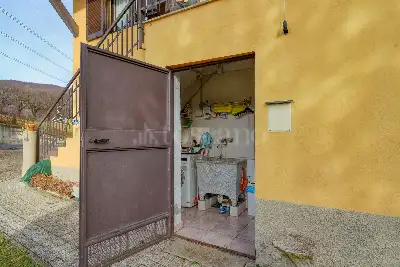 Casa Indipendente in vendita, Via Della Repubblica, Bisuschio