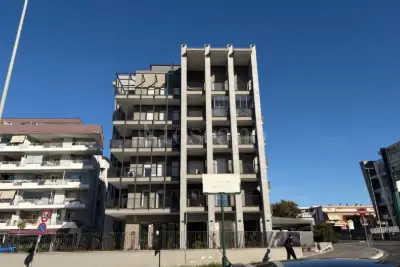 Negozio in affitto, Viale Gianluigi Bonelli, Roma