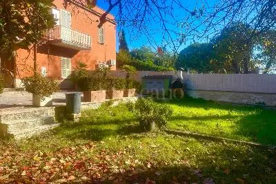 Casa Indipendente in vendita, Via Tuscolana, Roma