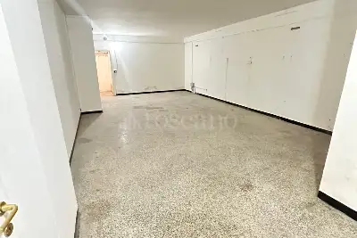 Magazzino in vendita, Piazza della Vittoria, Genova