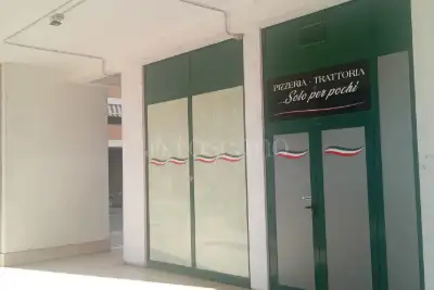 Negozio in vendita, Via degli Aurunci, Latina