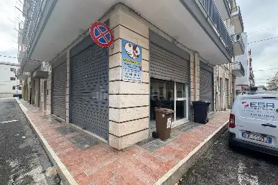 Negozio in affitto, Via Tenente Nino Antelmi, Ostuni