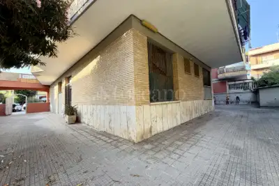 Negozio in affitto, Piazza Tor Caldara, Anzio