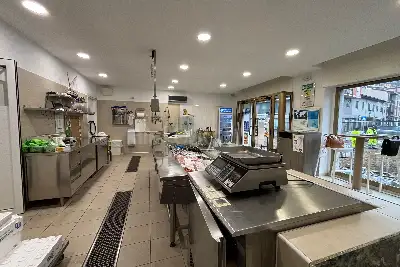 Negozio in vendita, Piazza San Francesco, Bollate