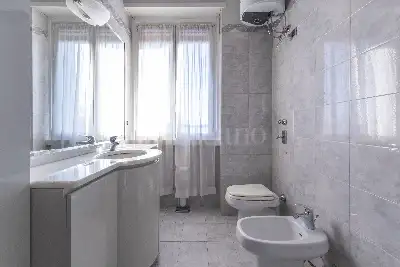 Casa in vendita, Via Giovanni Pascoli, Milano