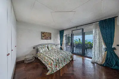 Villa in vendita, Via Alessandro Volta, Padenghe sul Garda