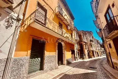 Palazzo in vendita, via Giovanni Verga, Altavilla Irpina, Altavilla Irpina