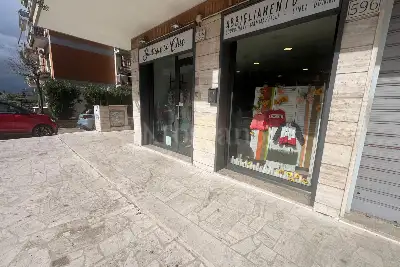 Negozio in vendita, Largo la Loggia, Roma