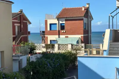 Villino a Schiera in vendita, Via Svezia, Pomezia
