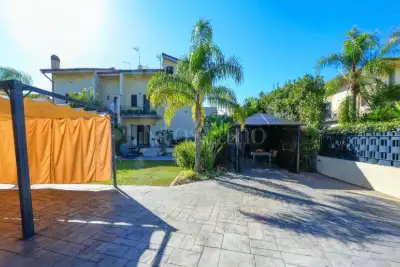 Villa Plurifamiliare in vendita, Via Stesicoro, Roma