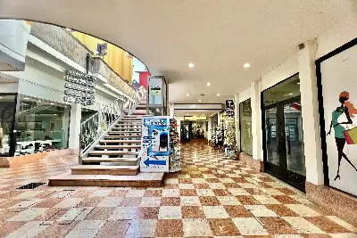 Negozio in vendita, Piazza Matteotti, Desenzano del Garda