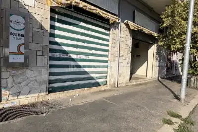 Negozio in vendita, Viale dei Consoli, Roma