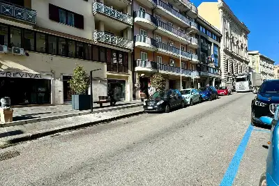 Negozio in affitto, Via Due Principati, Avellino