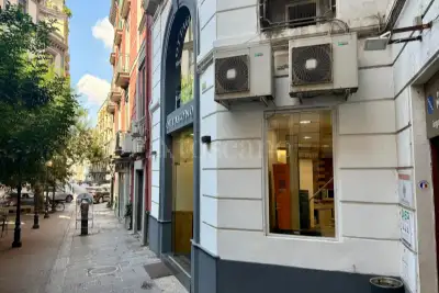 Negozio in vendita, Via Domenico Morelli, Napoli