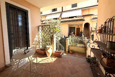 Villino a Schiera in vendita, Via Morsasco, Roma