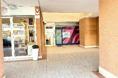 Negozio in vendita, Via Raffaele Conforti, Roma