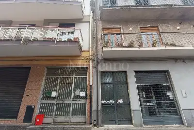 Casa in vendita, San Giovanni La Punta, Via Buscemi, salone doppio, cucina abitabile, tre camere, servizio, lavanderia., San Giovanni la Punta