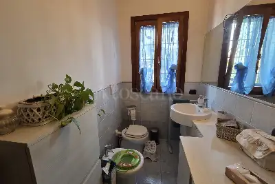 Villino a Schiera in vendita, Via Azzanello , Roma