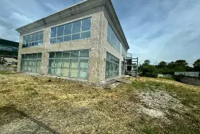 Capannone in vendita, Via Newton, Avezzano