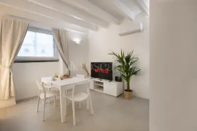 Casa in vendita, Via Parmigianino, Milano