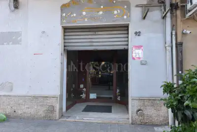 Negozio in affitto, Viale Commenda, Brindisi