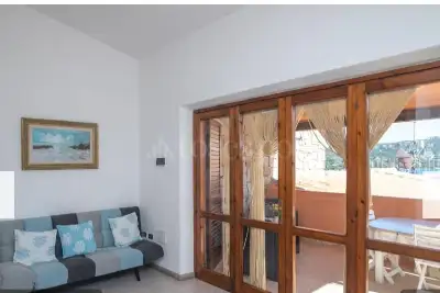 Casa Indipendente in vendita, Via Elba, Arzachena