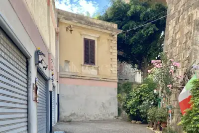 Casa Indipendente in vendita, Via Santa Marta, Messina