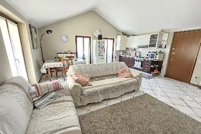 Casa in vendita, Via Cesare Battisti, Carugo