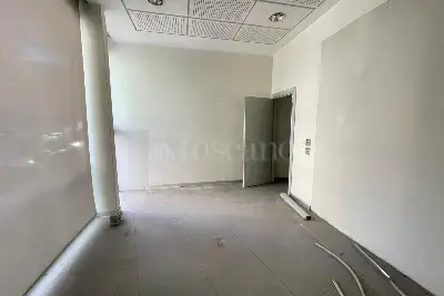 Negozio in vendita, Piazza Andrea Schiavone, Milano