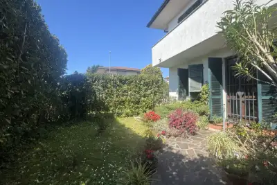 Casa in vendita, Via Teresa Bandettini, Lucca