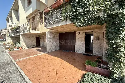 Villino a Schiera in vendita, Via Donatello, Brescia