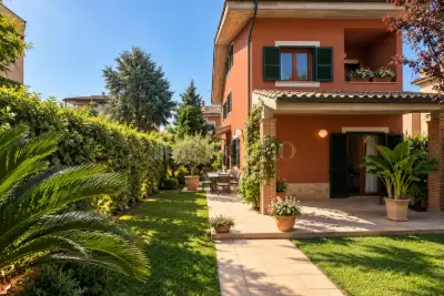 Villa in vendita, Via delle Vigne di Morena, Roma