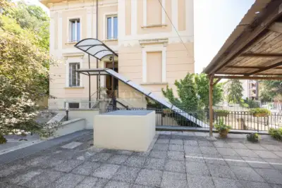 Villa in vendita, Via San Mamolo, Bologna