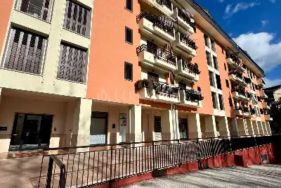 Negozio in affitto, Via Italo de Feo, Avellino