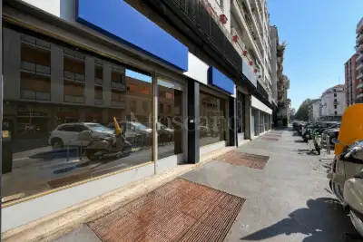 Negozio in vendita, Via Friuli, Milano