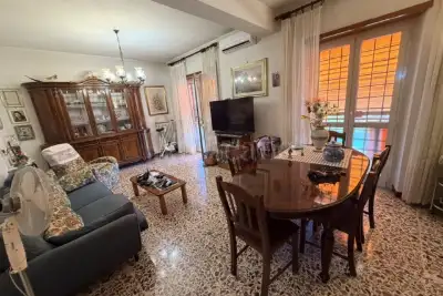 Casa in vendita, Via Virgilio, Pomezia
