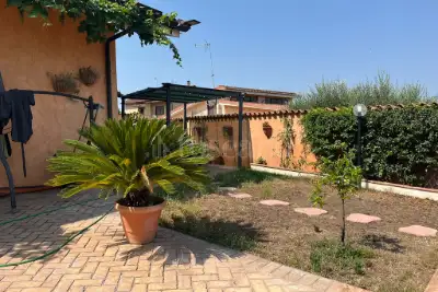 Villino a Schiera in vendita, Via Melito Irpino, Roma