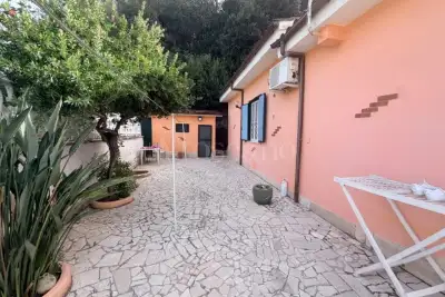 Villa in vendita, Via Acqua Solfa, Aprilia