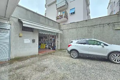 Box in vendita, Via Tuscolana, Roma