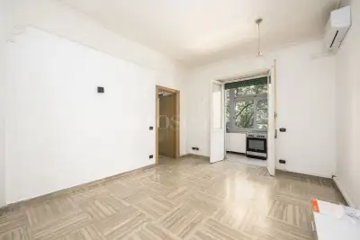 Casa in vendita, Via Apuania, Roma