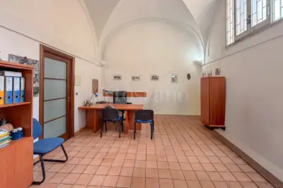 Negozio in vendita, Piazza Santa Maria degli Angeli, Napoli