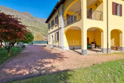 Villa Bifamiliare in vendita, Via della Repubblica, Bisuschio