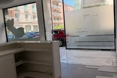 Negozio in affitto, Via Adige, Siracusa